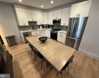 646 Newton Place Nw - Photo Thumbnail 3
