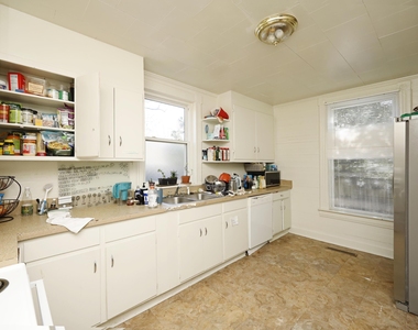 822 Clarendon Street - Photo Thumbnail 4