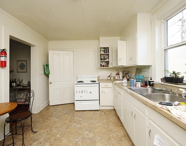 822 Clarendon Street - Photo Thumbnail 3