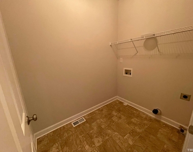 112 Worthington Court - Photo Thumbnail 20
