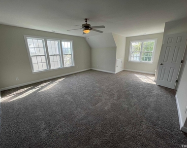 112 Worthington Court - Photo Thumbnail 43
