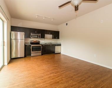 1401 E East 4th St - Photo Thumbnail 3