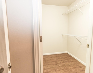 1401 E East 4th St - Photo Thumbnail 8