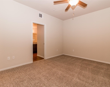 1401 E East 4th St - Photo Thumbnail 5