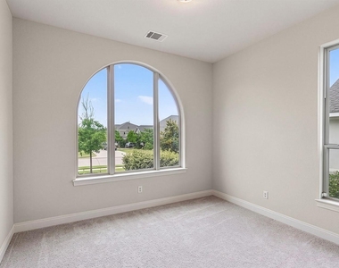 402 Gulfton St - Photo Thumbnail 4