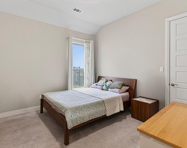 402 Gulfton St - Photo Thumbnail 19