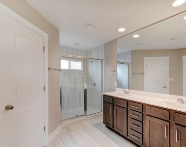 708 Coconut Grove St - Photo Thumbnail 12