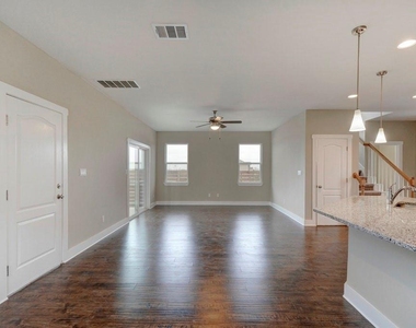 708 Coconut Grove St - Photo Thumbnail 6