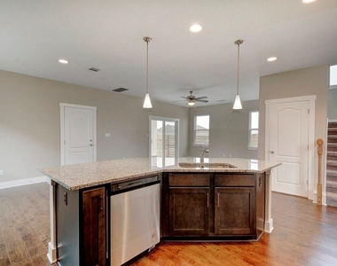 708 Coconut Grove St - Photo Thumbnail 7