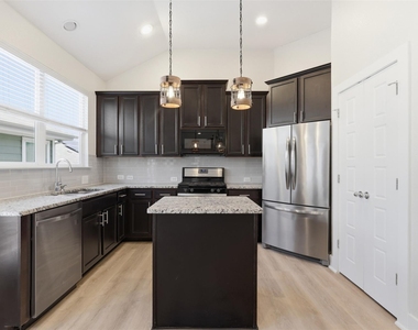 7208 Lysander Ct - Photo Thumbnail 7