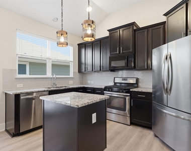 7208 Lysander Ct - Photo Thumbnail 6