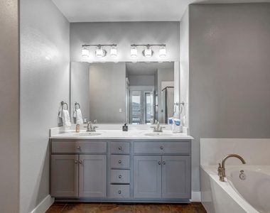 17808 Maritime Point Dr - Photo Thumbnail 12