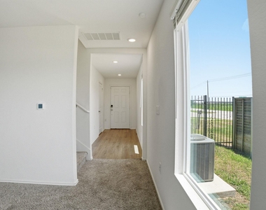 12213 Rising Moon Ln - Photo Thumbnail 5