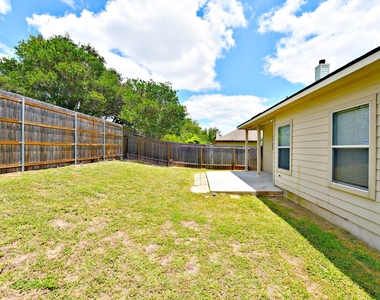 2106 Charlotte Estates Dr - Photo Thumbnail 17