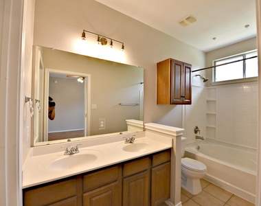 2106 Charlotte Estates Dr - Photo Thumbnail 9