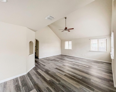 818 Silo St - Photo Thumbnail 5