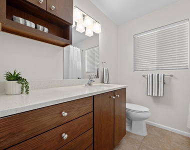 8600 Hathaway Dr - Photo Thumbnail 11