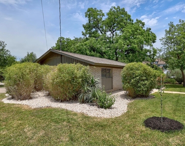 8600 Hathaway Dr - Photo Thumbnail 18