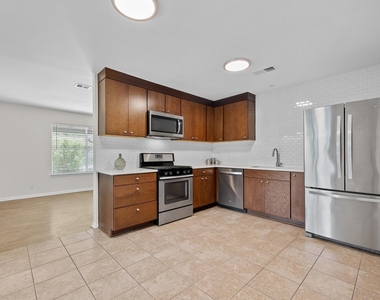 8600 Hathaway Dr - Photo Thumbnail 5