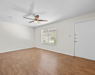 8600 Hathaway Dr - Photo Thumbnail 8
