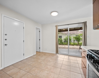 8600 Hathaway Dr - Photo Thumbnail 6