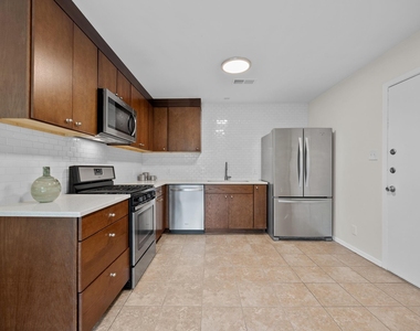 8600 Hathaway Dr - Photo Thumbnail 4