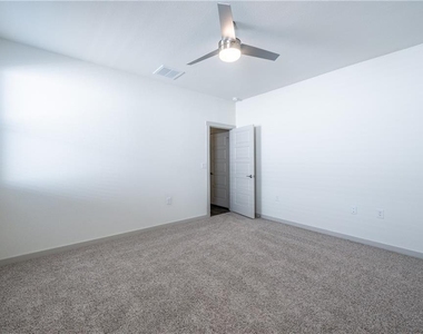 13708 Lubeck Dr - Photo Thumbnail 9