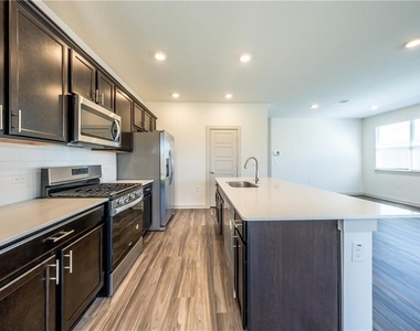 13708 Lubeck Dr - Photo Thumbnail 7