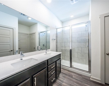 13708 Lubeck Dr - Photo Thumbnail 10