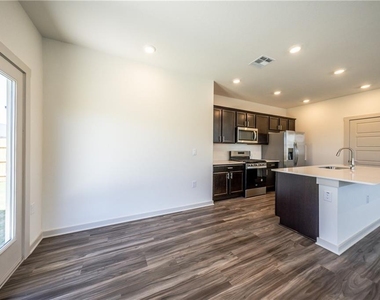 13708 Lubeck Dr - Photo Thumbnail 4