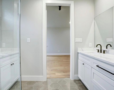 2603 Nocona Trl - Photo Thumbnail 15