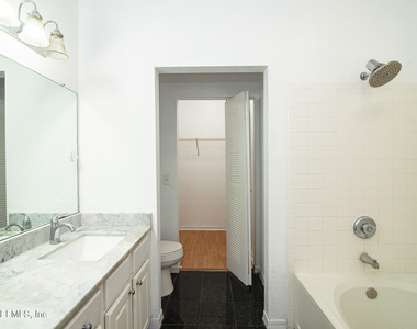 13703 Richmond Park Drive - Photo Thumbnail 14