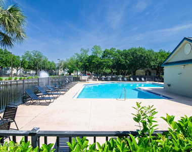 13703 Richmond Park Drive - Photo Thumbnail 23