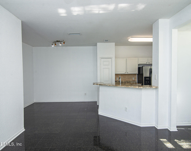 13703 Richmond Park Drive - Photo Thumbnail 11