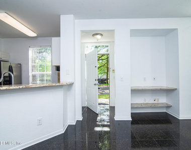 13703 Richmond Park Drive - Photo Thumbnail 6