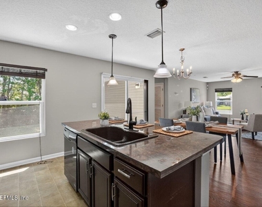12190 Alexandra Drive - Photo Thumbnail 4