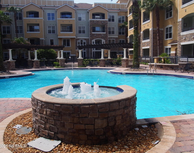 8539 Gate Parkway - Photo Thumbnail 4