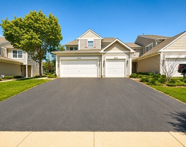 2912 White Thorn Circle - Photo Thumbnail 1