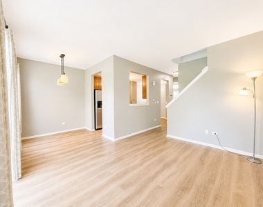 2912 White Thorn Circle - Photo Thumbnail 2