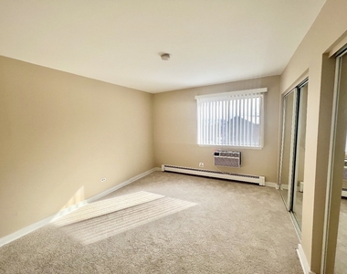 1461 N Winslowe Drive - Photo Thumbnail 9