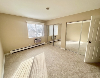 1461 N Winslowe Drive - Photo Thumbnail 7