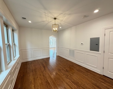 7825 S Wood Street - Photo Thumbnail 9