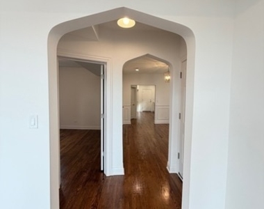 7825 S Wood Street - Photo Thumbnail 4