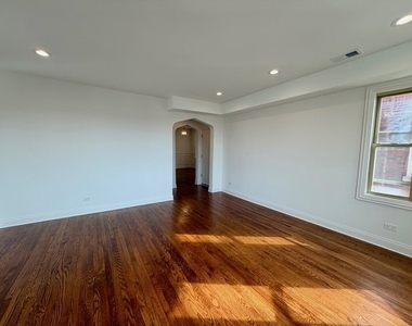 7825 S Wood Street - Photo Thumbnail 2