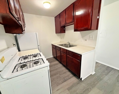 841 Blossom Lane - Photo Thumbnail 7