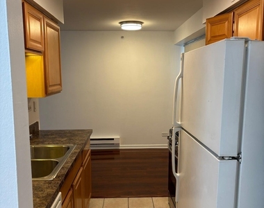 1900 W Knightsbridge Drive - Photo Thumbnail 1