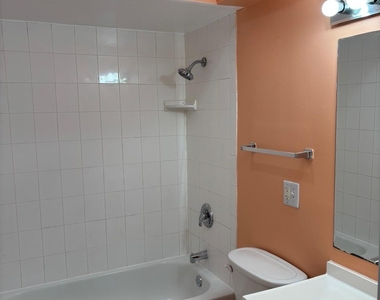 1900 W Knightsbridge Drive - Photo Thumbnail 5