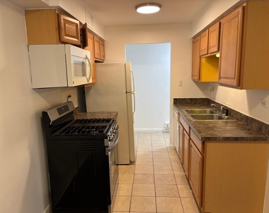 1900 W Knightsbridge Drive - Photo Thumbnail 3