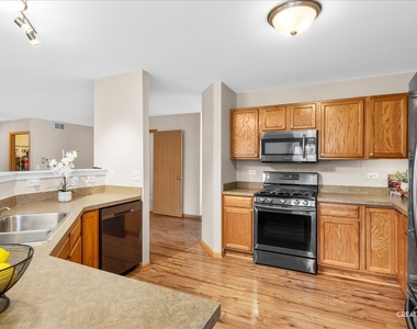 2772 Cranston Circle - Photo Thumbnail 4