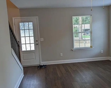 1660 Meadowlark Lane - Photo Thumbnail 4